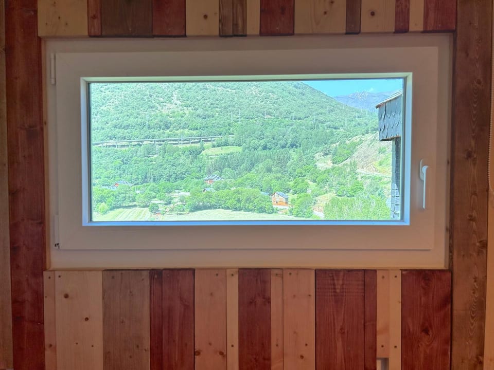 Apartament amb balcó i unes vistes úniques del Pirineu by RURAL D'ÀNEU Apartment in Esterri d'Àneu