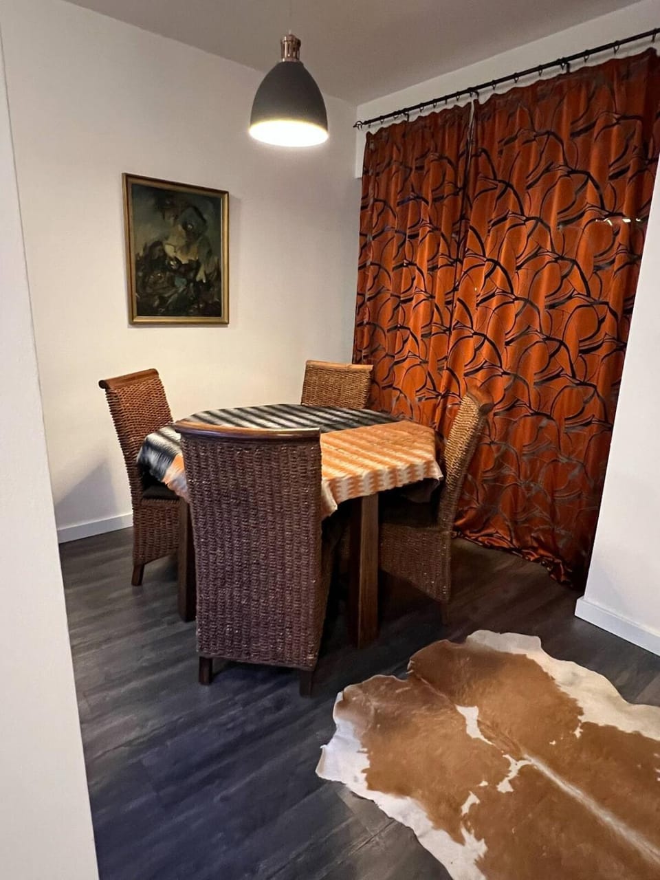 Seating area, Dining area