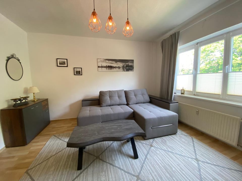 Communal lounge/ TV room, TV and multimedia, Living room, Bedroom