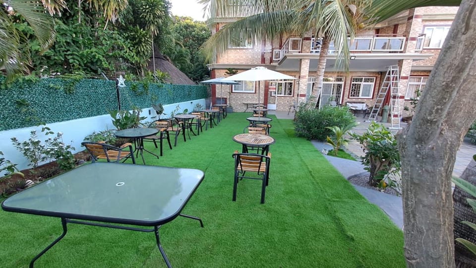 Garden, Dining area
