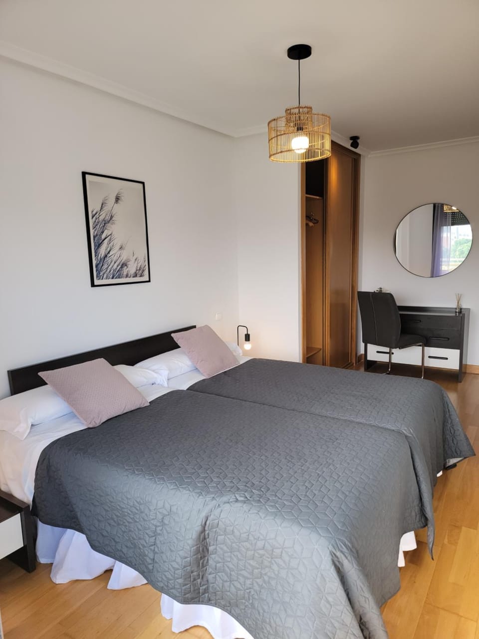 Photo of the whole room, Bedroom