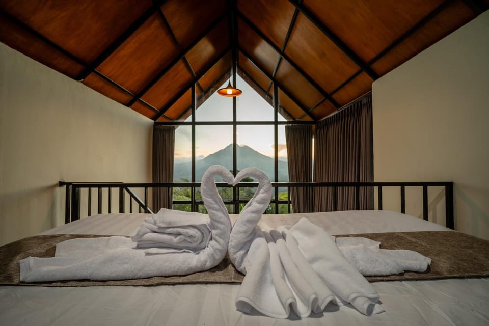 Bed, Photo of the whole room, Bedroom, Mountain view