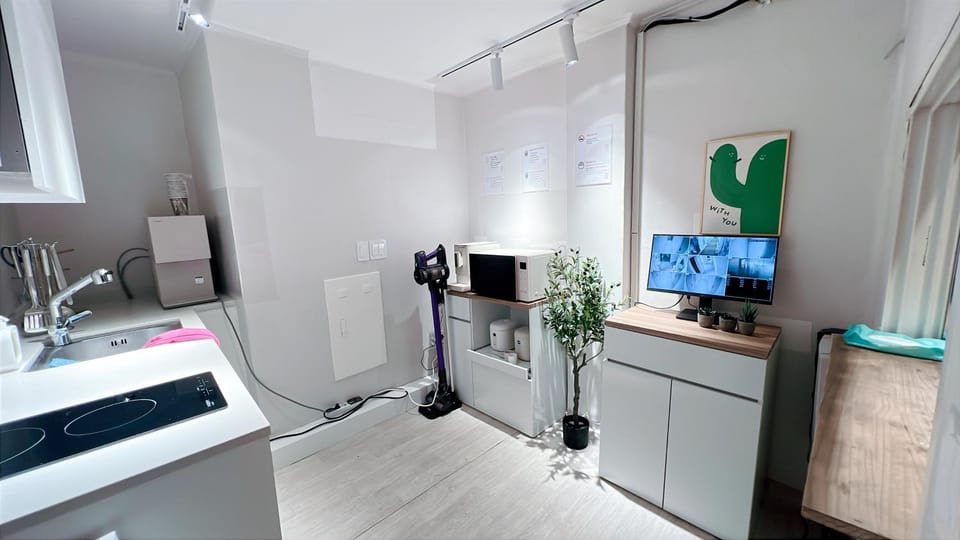 Kitchen or kitchenette