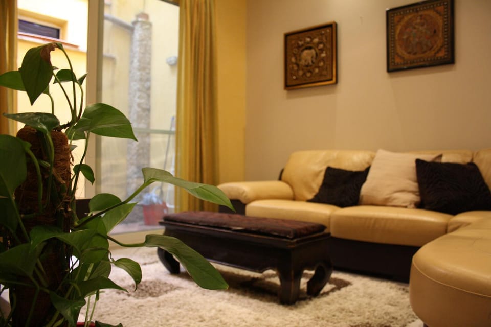 Living room, Seating area
