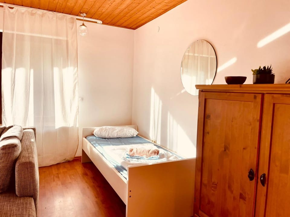 Bed, Living room