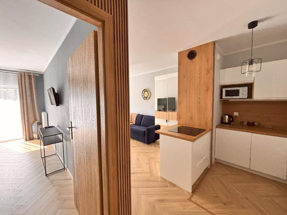 TV and multimedia, Kitchen or kitchenette, Dining area, oven, stove