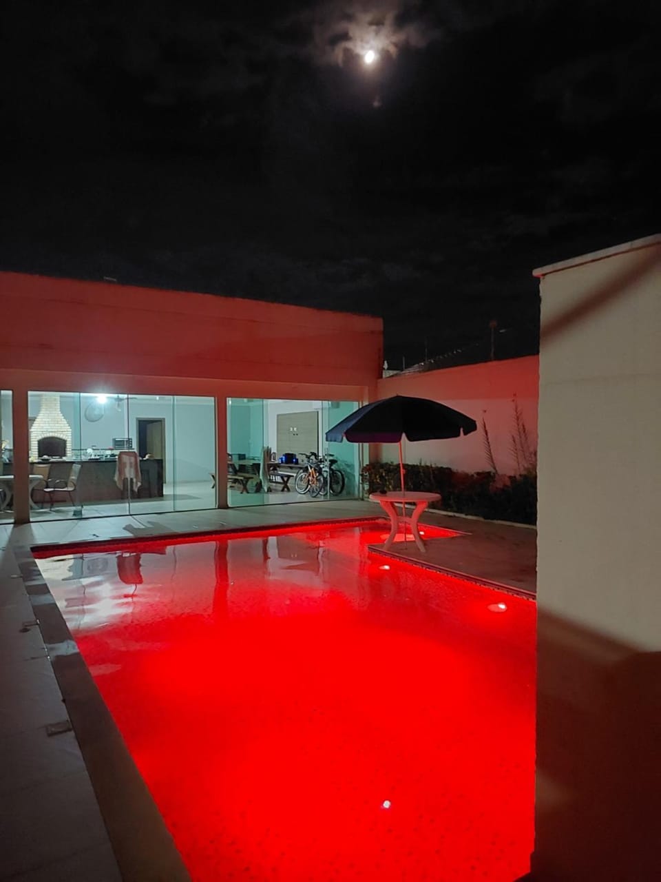 Casa Top com piscina, quadra de Squash e a 30 m da praia House in Peruíbe