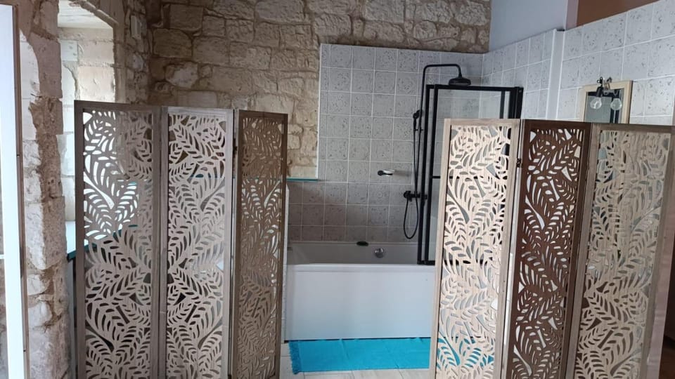 Bathroom, Living room