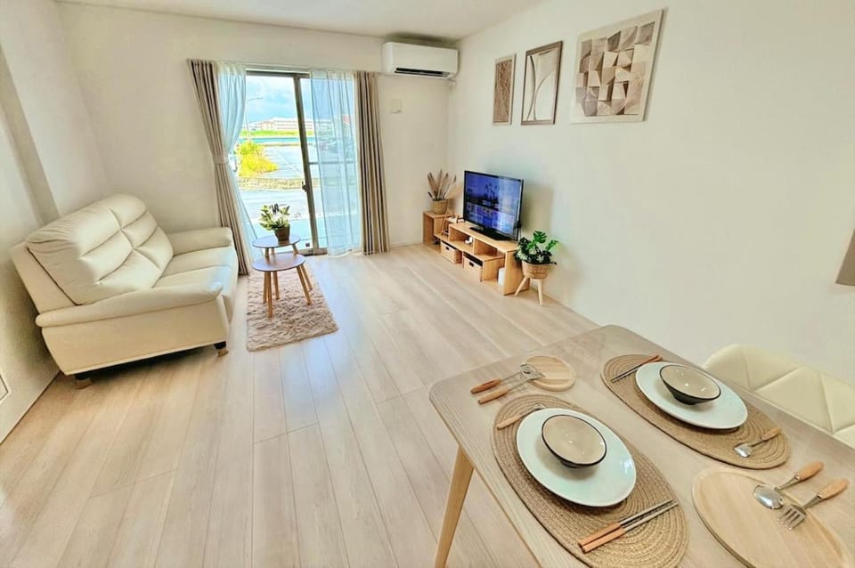 ZZOKIAI紫葉 30-second walk to the seaside! You can see the sea from every floor! 4LDK maximun 10 people! Villa in Okinawa Prefecture