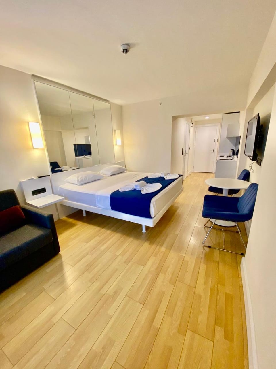 Photo of the whole room