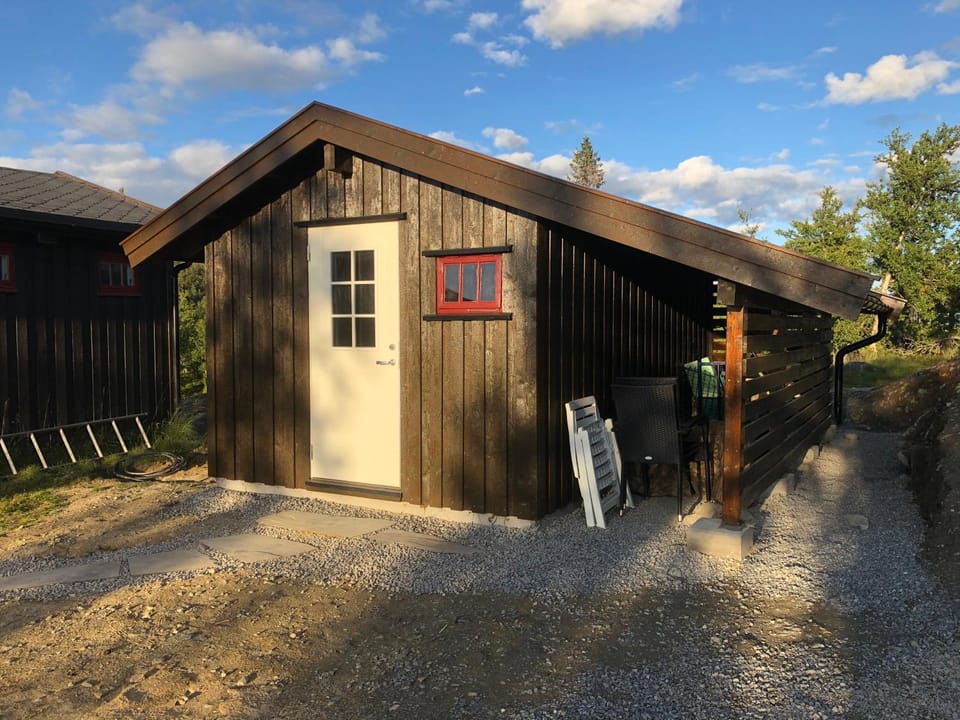 Koselig, lita hytte på Aurdalsåsen ved Danebu House in Viken, Norway