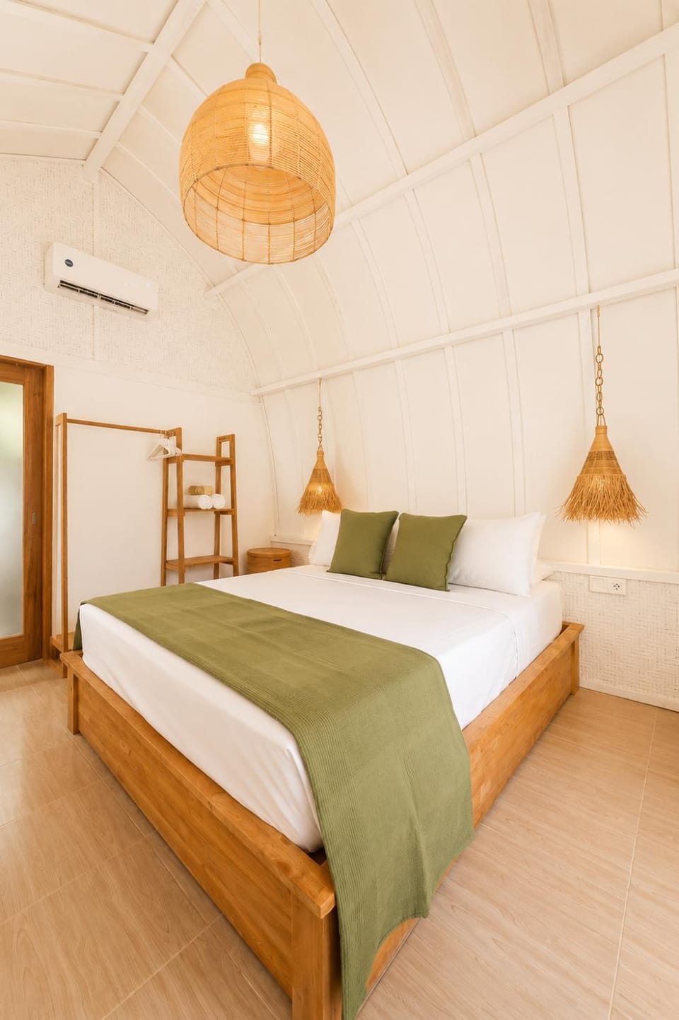 Bed, Photo of the whole room, air conditioner