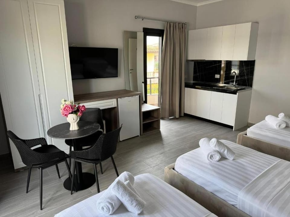 Kitchen or kitchenette, Bedroom