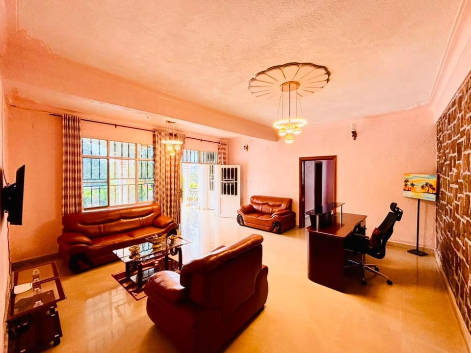 Communal lounge/ TV room, Living room, Seating area