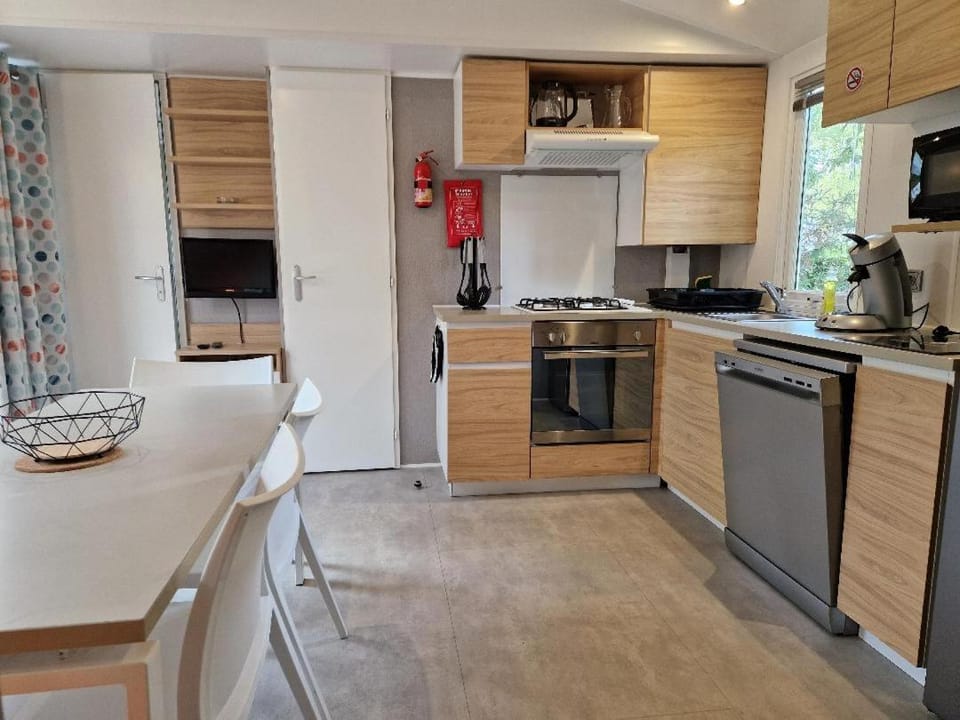 Coffee/tea facilities, Kitchen or kitchenette, dishwasher, oven, pet friendly, toaster