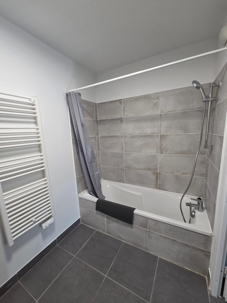 Shower, Bathroom, Bath, towels