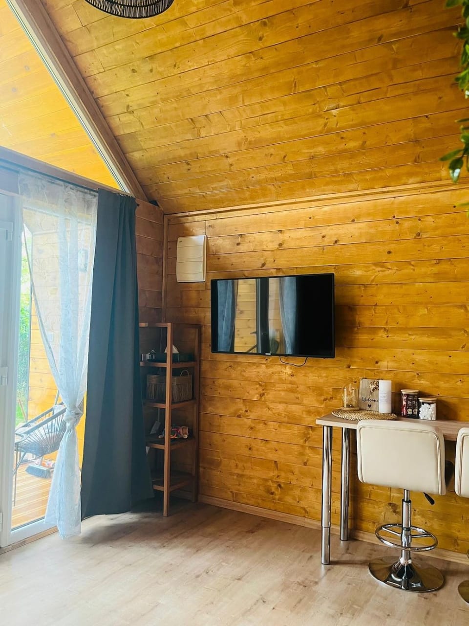 The Hut of Peace House in Hungary