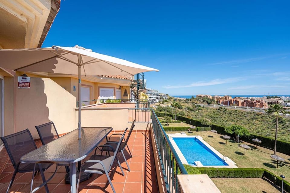 Penthouse Seaview - 3bed & 2bath Apartment in Sitio de Calahonda