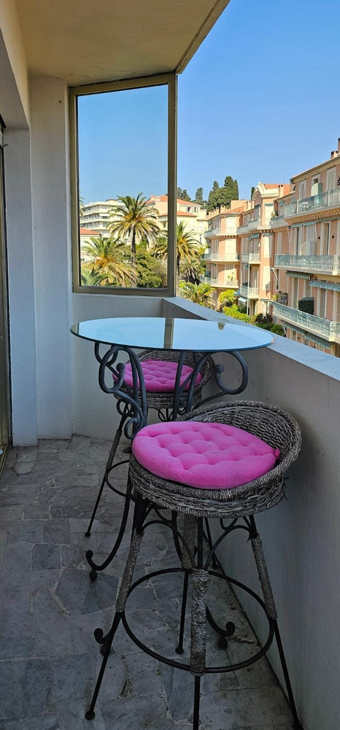 View (from property/room), Balcony/Terrace, Seating area, Dining area, City view, Mountain view, Sea view