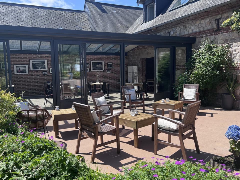 Patio, Day, Lounge or bar