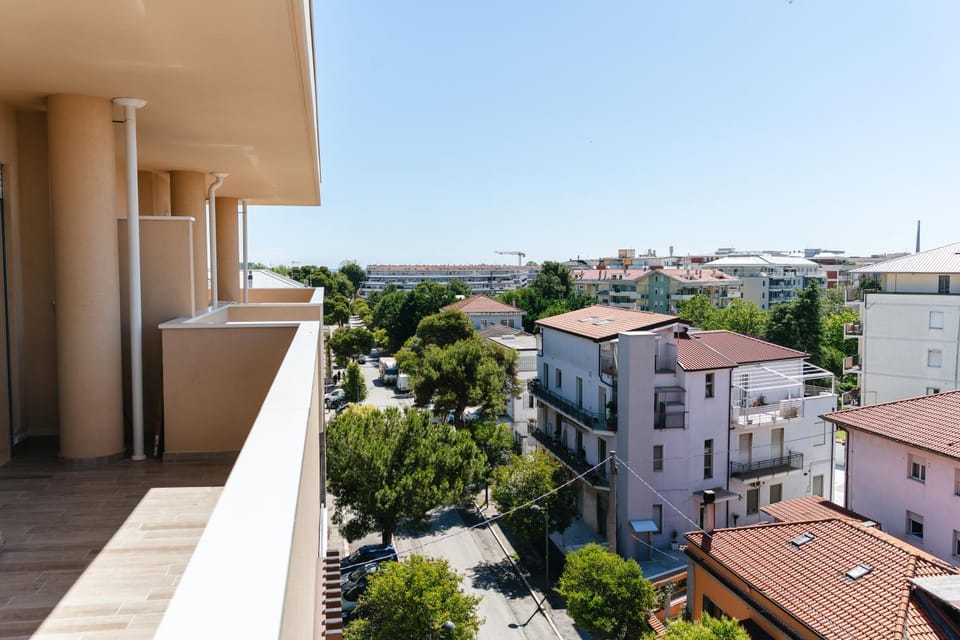 Property building, Neighbourhood, Balcony/Terrace, City view, Street view