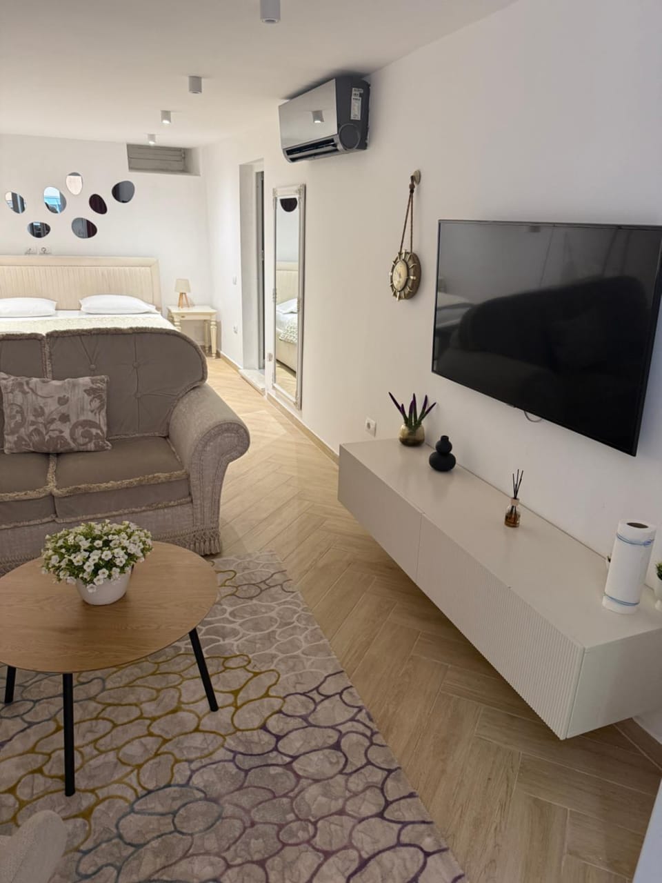 Photo of the whole room