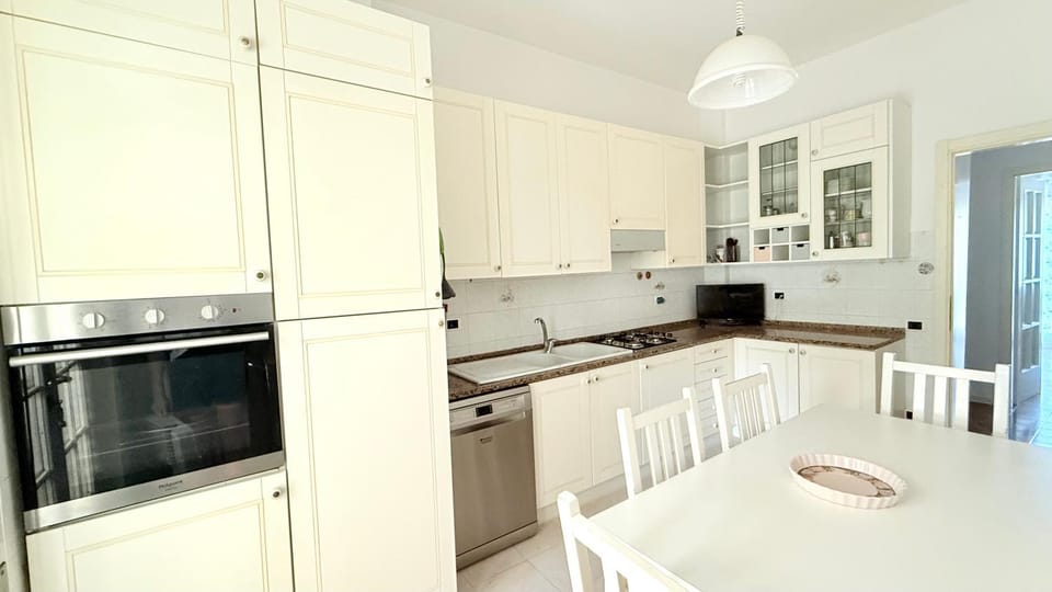 S353 - Sirolo, ampio quadrilocale accessoriato con giardino Apartment in Sirolo