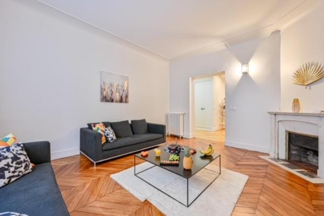 Elegant appartement 3 chambres, 3 salles de bain- Double séjour- Paris 16e- Calme et standing Apartment in Paris