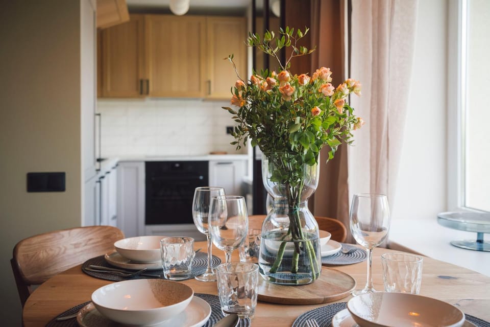 Kitchen or kitchenette, Dining area