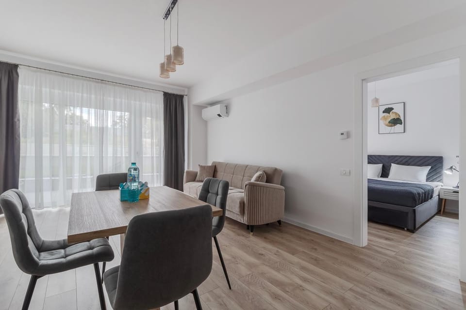 Living room, Seating area, Dining area, Bedroom, air conditioner