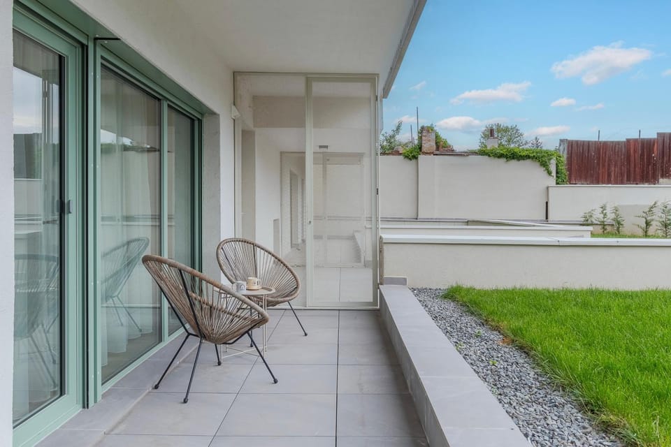 Property building, Patio, Spring, Day, Garden, View (from property/room), Balcony/Terrace, Seating area, Garden view