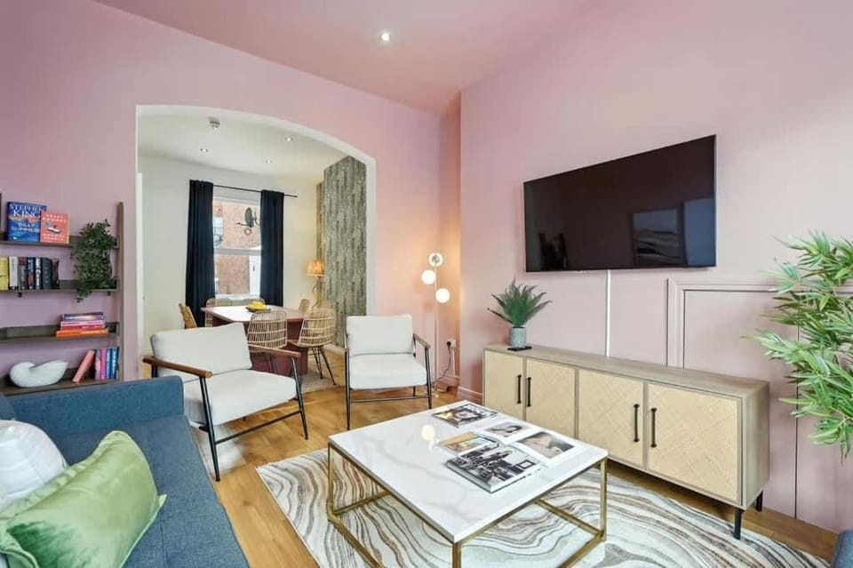 Central Belfast Apartments - Queen's Residence Apartment in Belfast