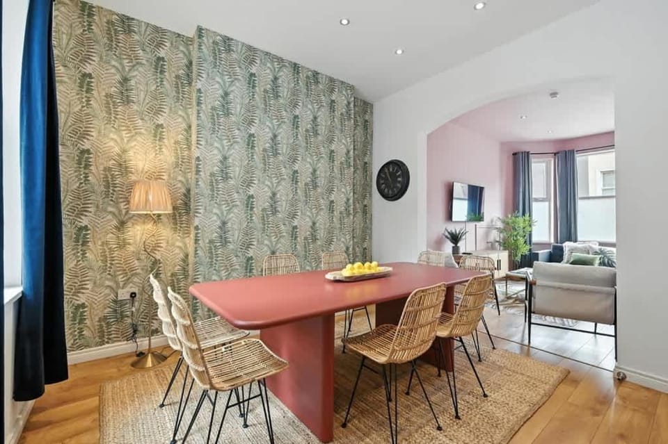 Central Belfast Apartments - Queen's Residence Apartment in Belfast