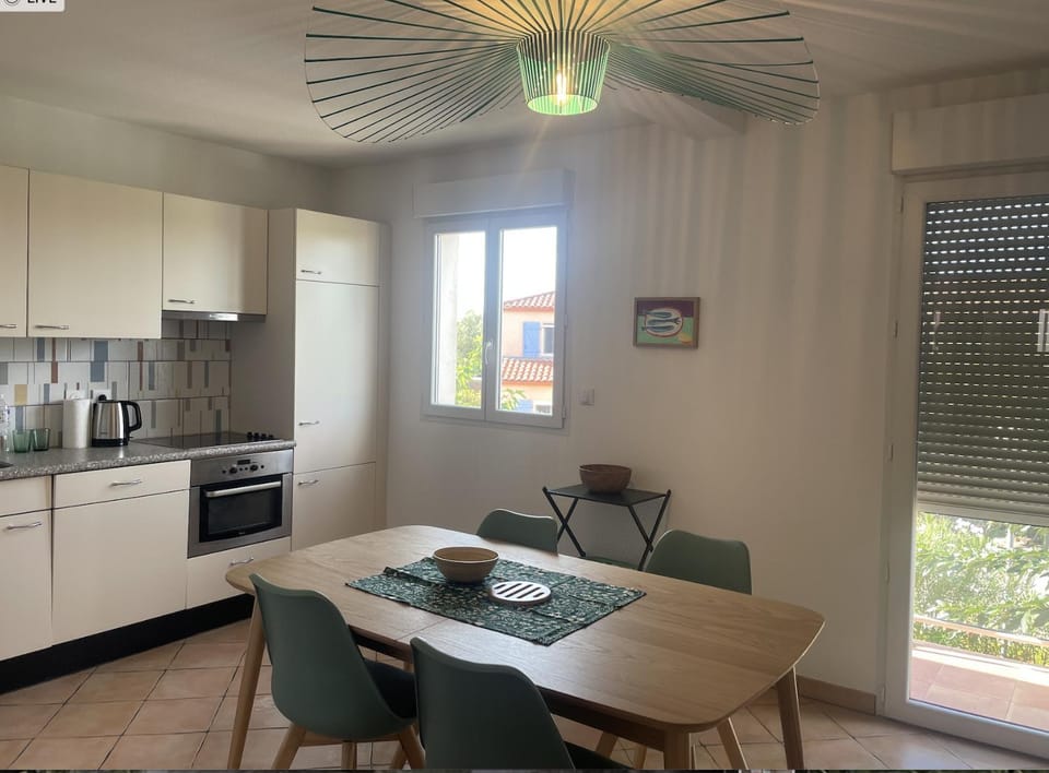 Dining area, kitchen