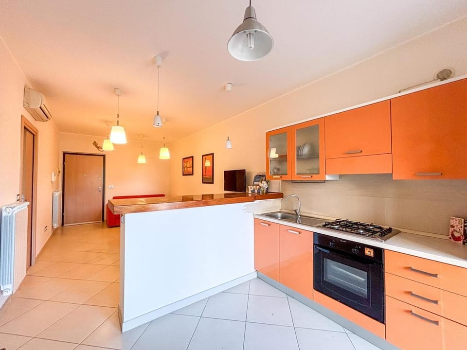 Kitchen or kitchenette, dishwasher, minibar, oven, stove