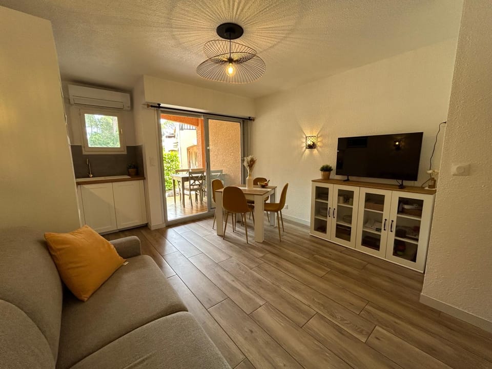 Charmant Appartement climatisé - Wifi Apartment in Saint-Raphael