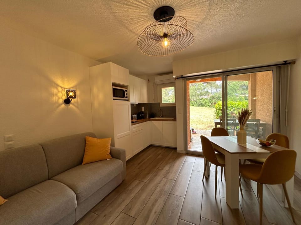 Charmant Appartement climatisé - Wifi Apartment in Saint-Raphael