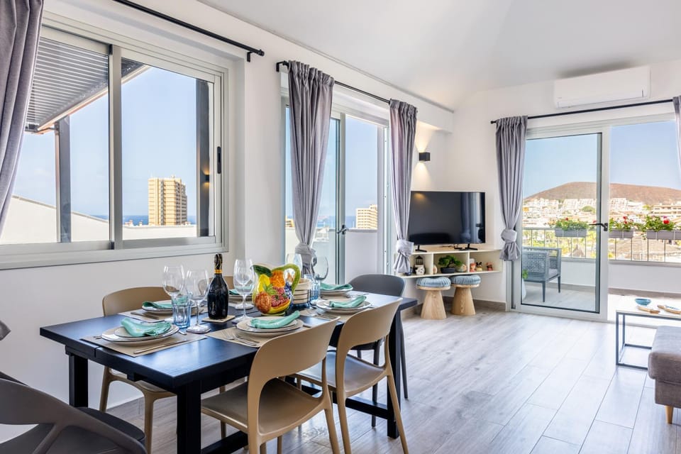 TV and multimedia, View (from property/room), Balcony/Terrace, Seating area, Dining area