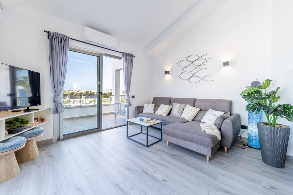 TV and multimedia, Balcony/Terrace, Living room