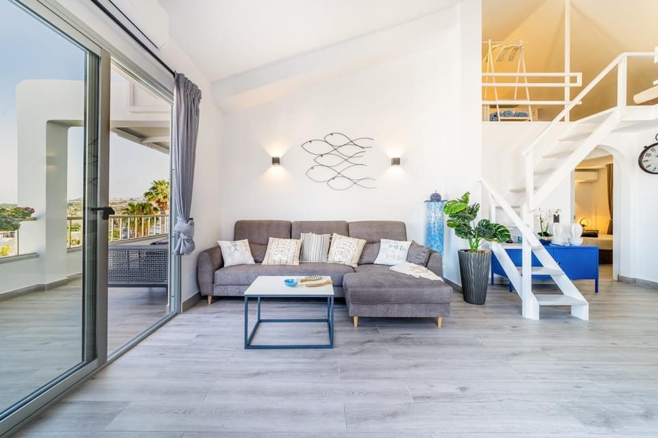 View (from property/room), Living room, Seating area
