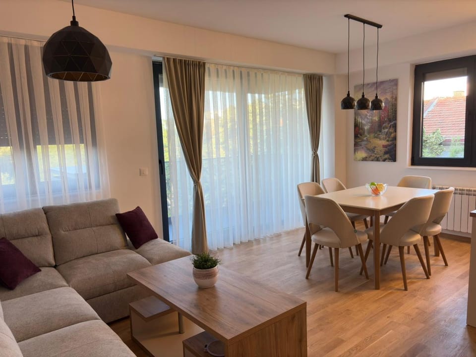 Urban Nest - free parking Apartment in Skopje