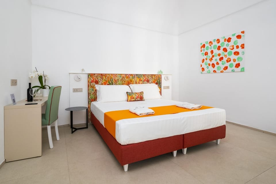 Bed, Kitchen or kitchenette, Photo of the whole room, Bedroom, towels