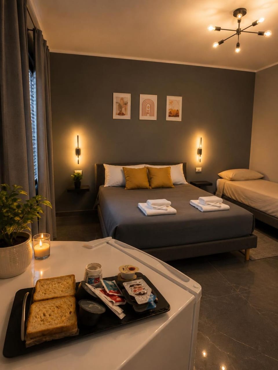 Bedroom, Breakfast