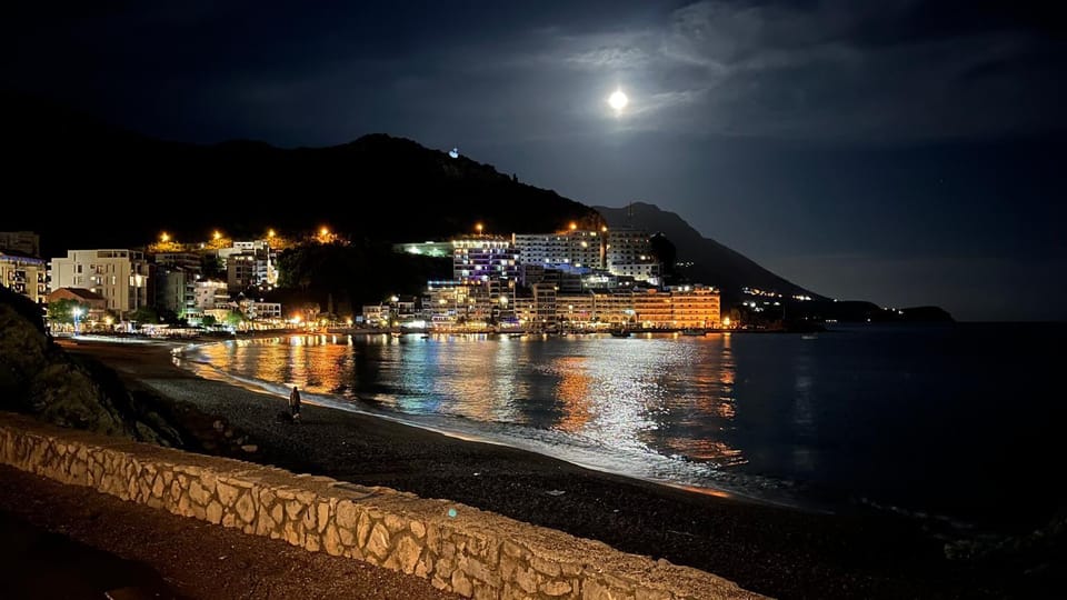 Nearby landmark, Night