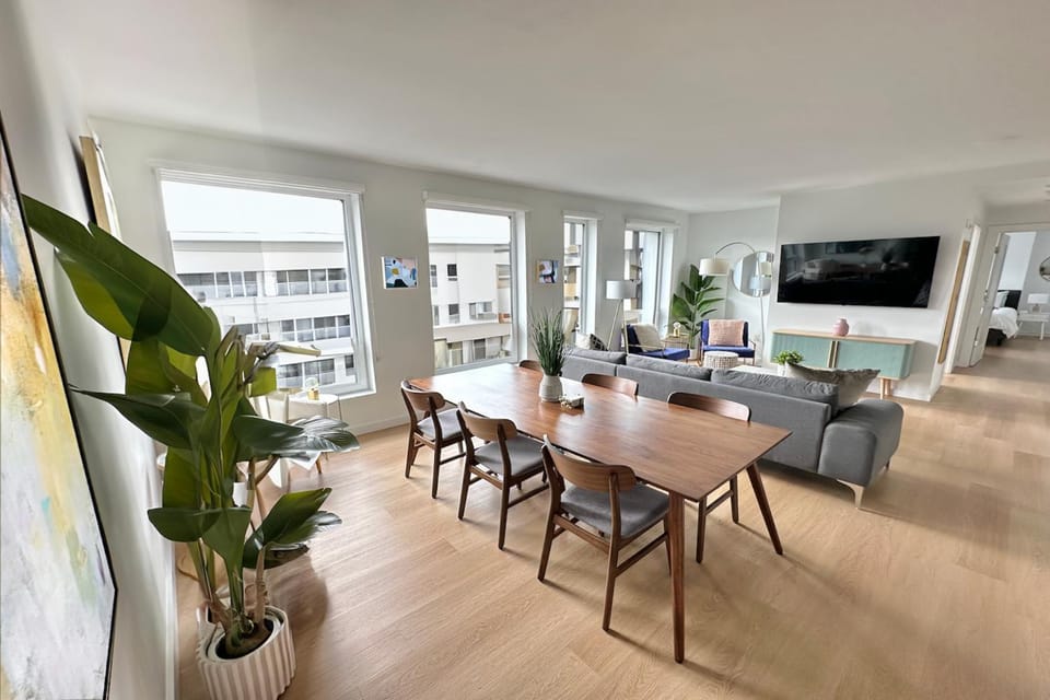TV and multimedia, Living room, Seating area, Dining area, Evening entertainment