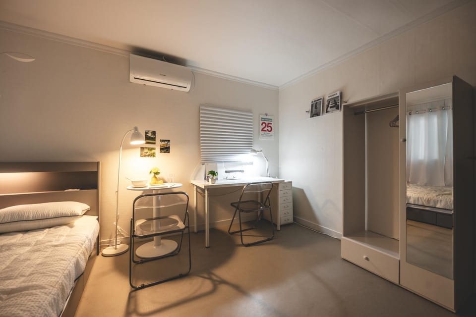 Bed, Bedroom, wardrobe, air conditioner