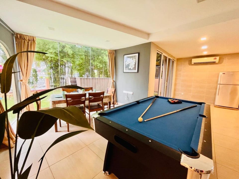 Billiard, Photo of the whole room