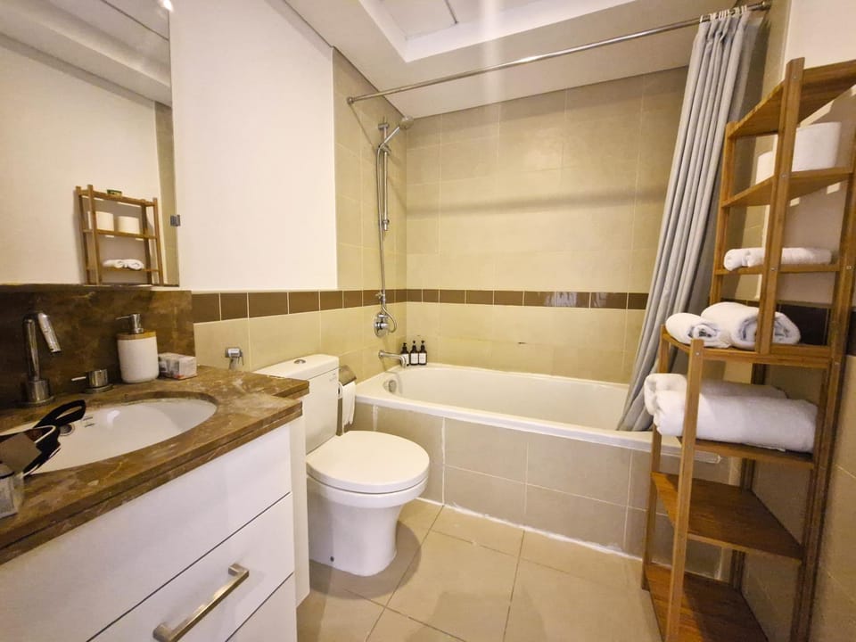 Shower, Toilet, Bathroom, Bath, towels