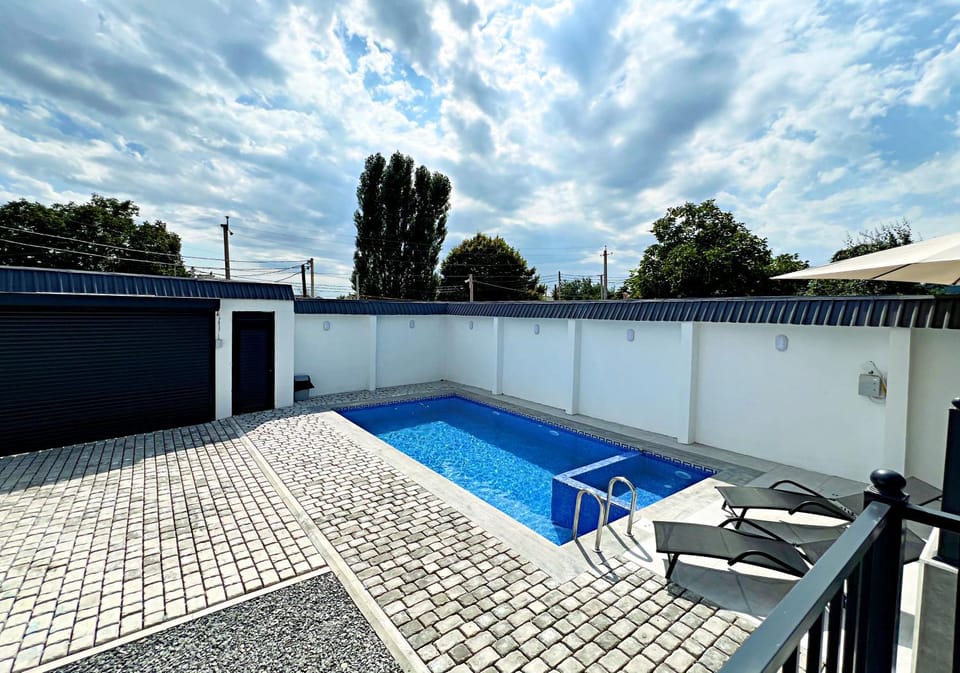 Pool view, Swimming pool
