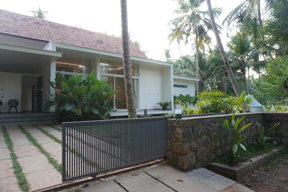 Property building, Day, Garden, Garden view